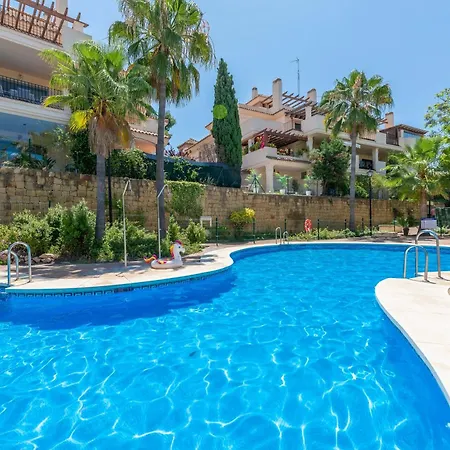 Modern And Spacious 2 Bdrm Penthouse With 3 Pools Apartment *