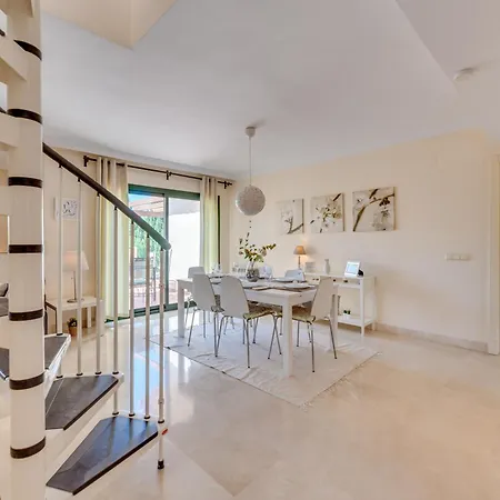 Modern And Spacious 2 Bdrm Penthouse With 3 Pools Marbella
